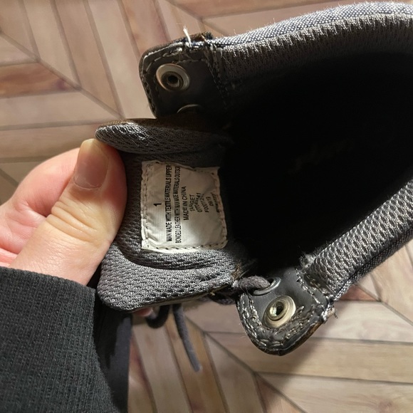 Cat & Jack Boys Boots Size 1 worn ONCE like new!! - Picture 4 of 4